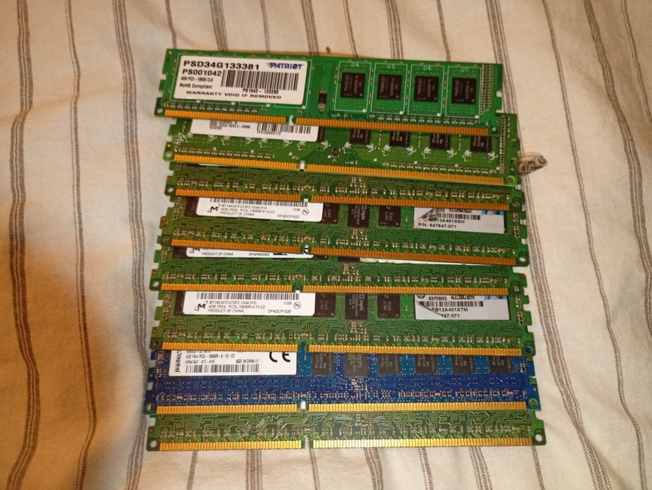 Zestaw ośmiu kostek ramu DDR3 po 4gb