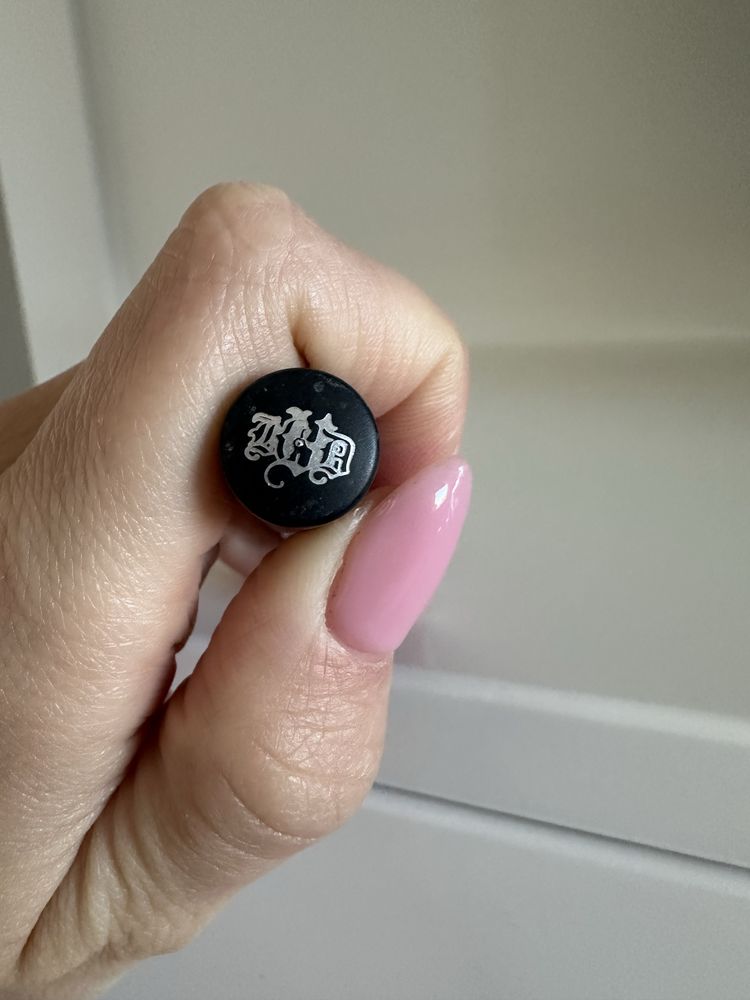Kat Von D czerowna matowa pomadka oryginalna nowa !