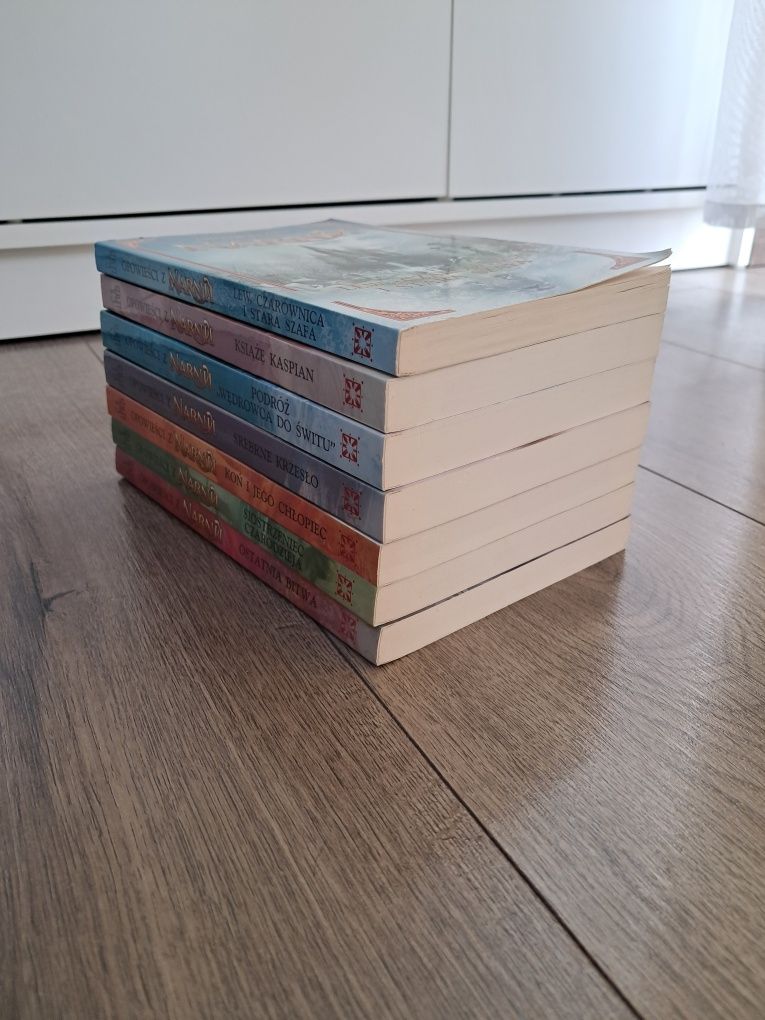 seria książek "opowieści z narnii"