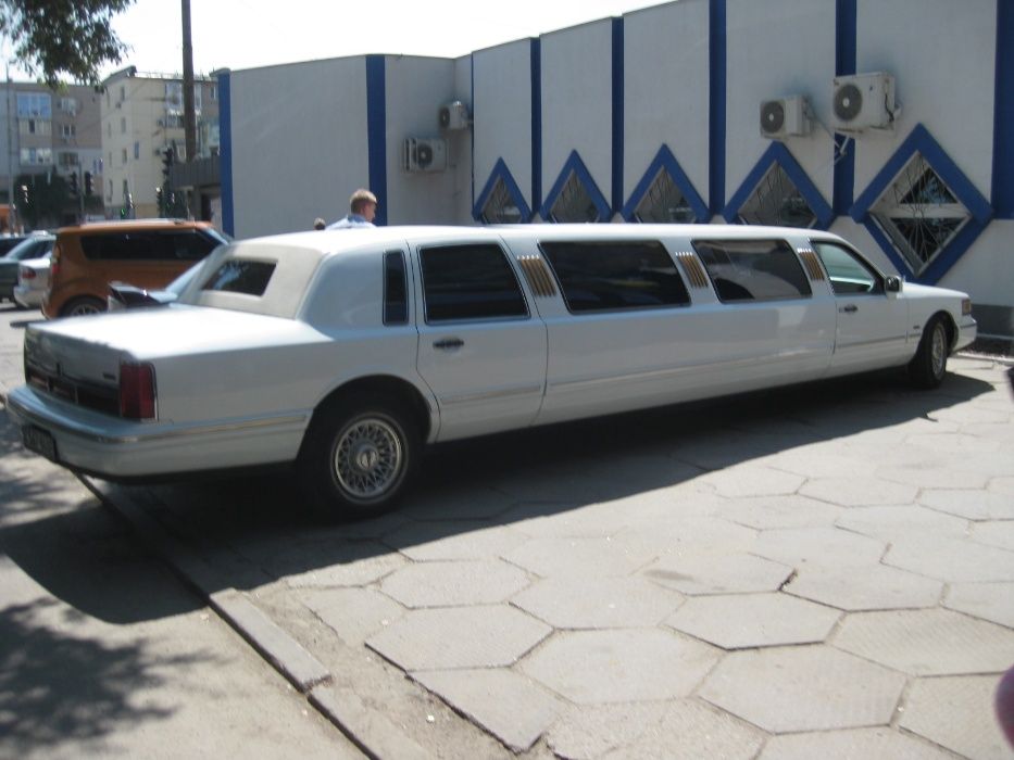 лимузин Линкольн белый 9,5м на 8-10 персон с люком аренда 2000 грн-ч