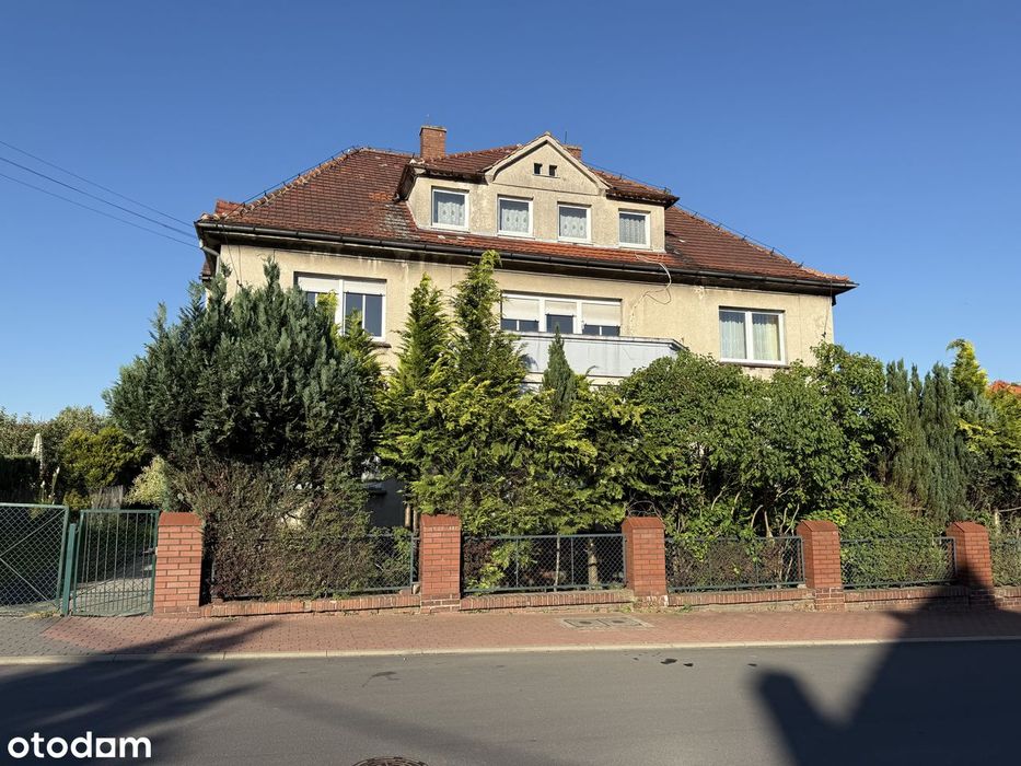 Pół domu - spokojna dzielnica - Garaż - Ogród - 3x Piwnica - I Piętro