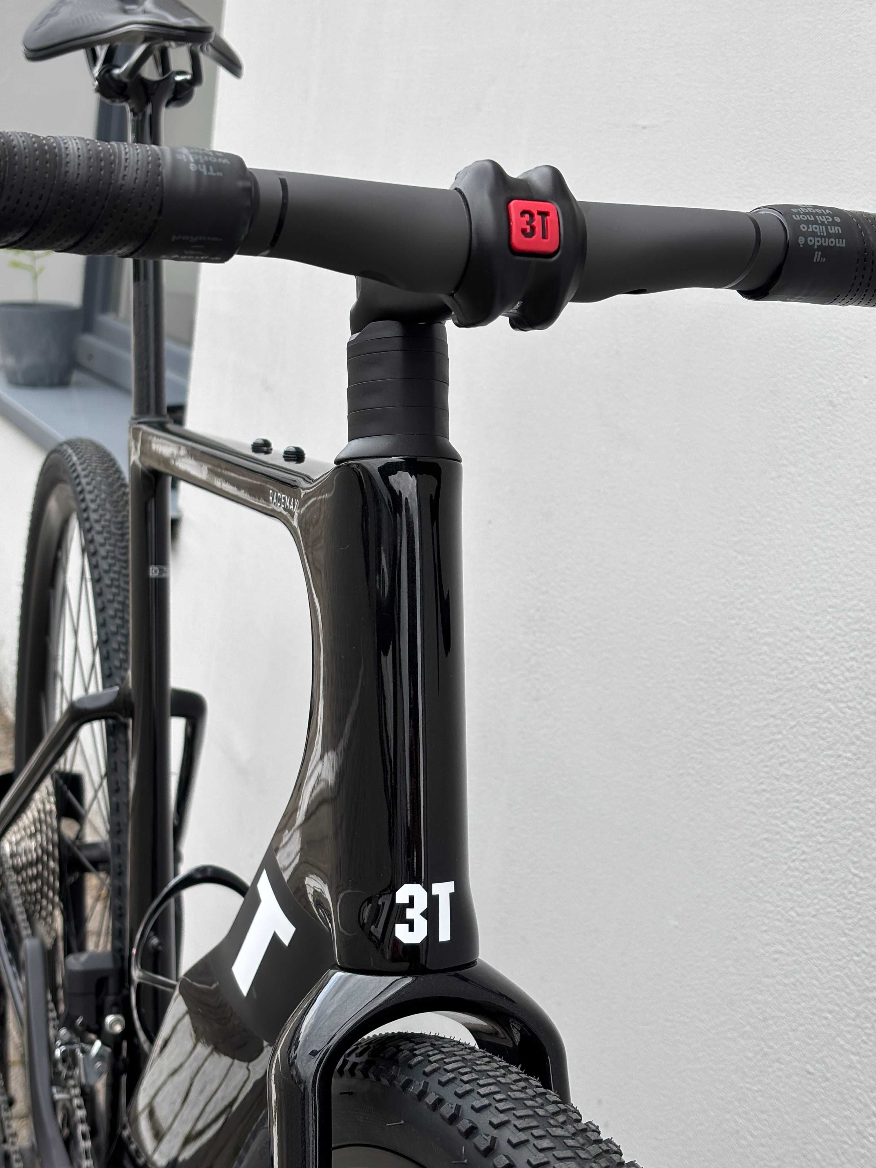 Gravel 3T Exploro Racemax Integrale Shimano GRX Di2, Sram Rival AXS.