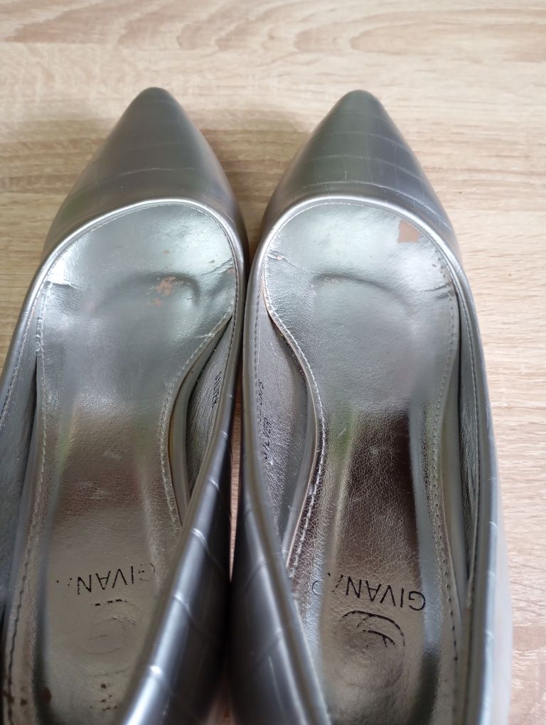 Buty na małym obcasie