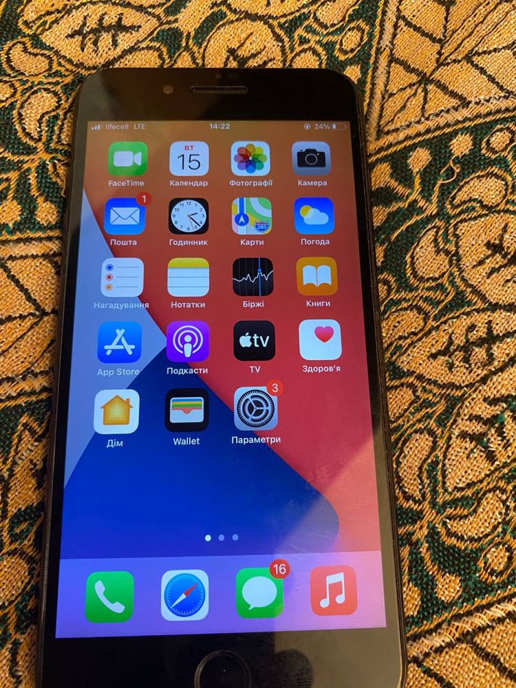 Продам айфон 7+ хороший стан