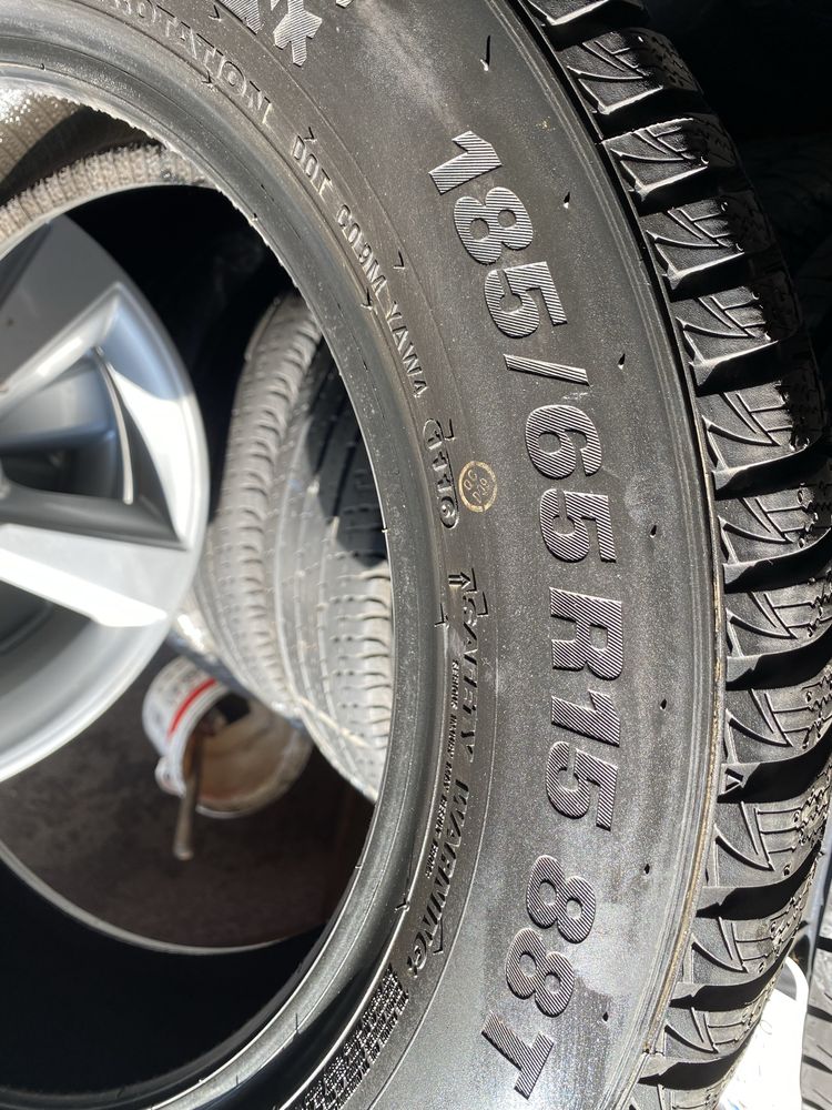 1 szt.opona zimowa 185/65R15 Kumho Wintercraft WP51 16r.8.5 mm 88T