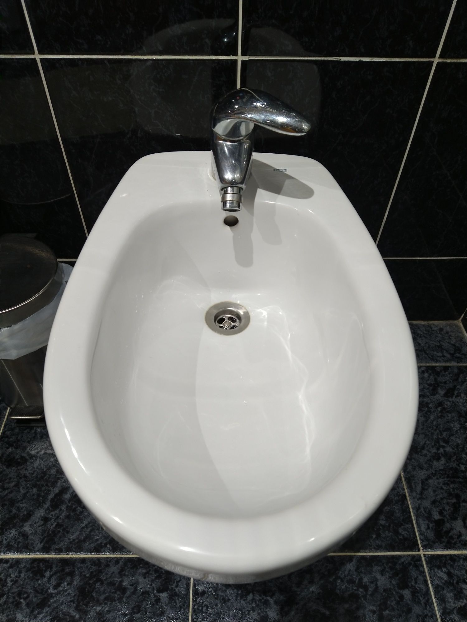 Bidé ROCA com torneira