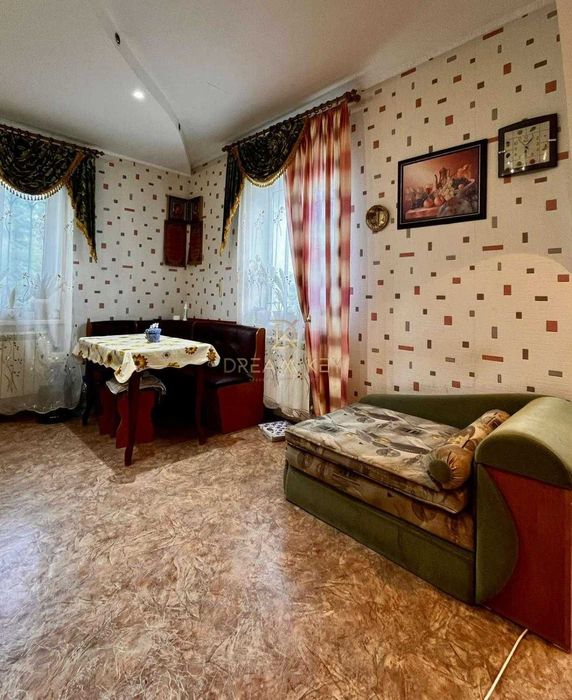 Продам теплий будинок 210кв, 3 спальні, камін, вихід до річки Осокорки