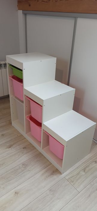 Regał IKEA Trofast z pojemnikami