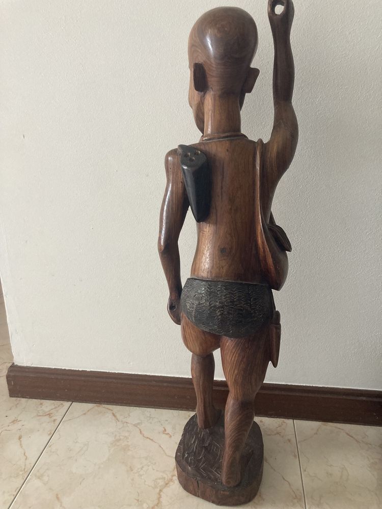 Estatua em madeira