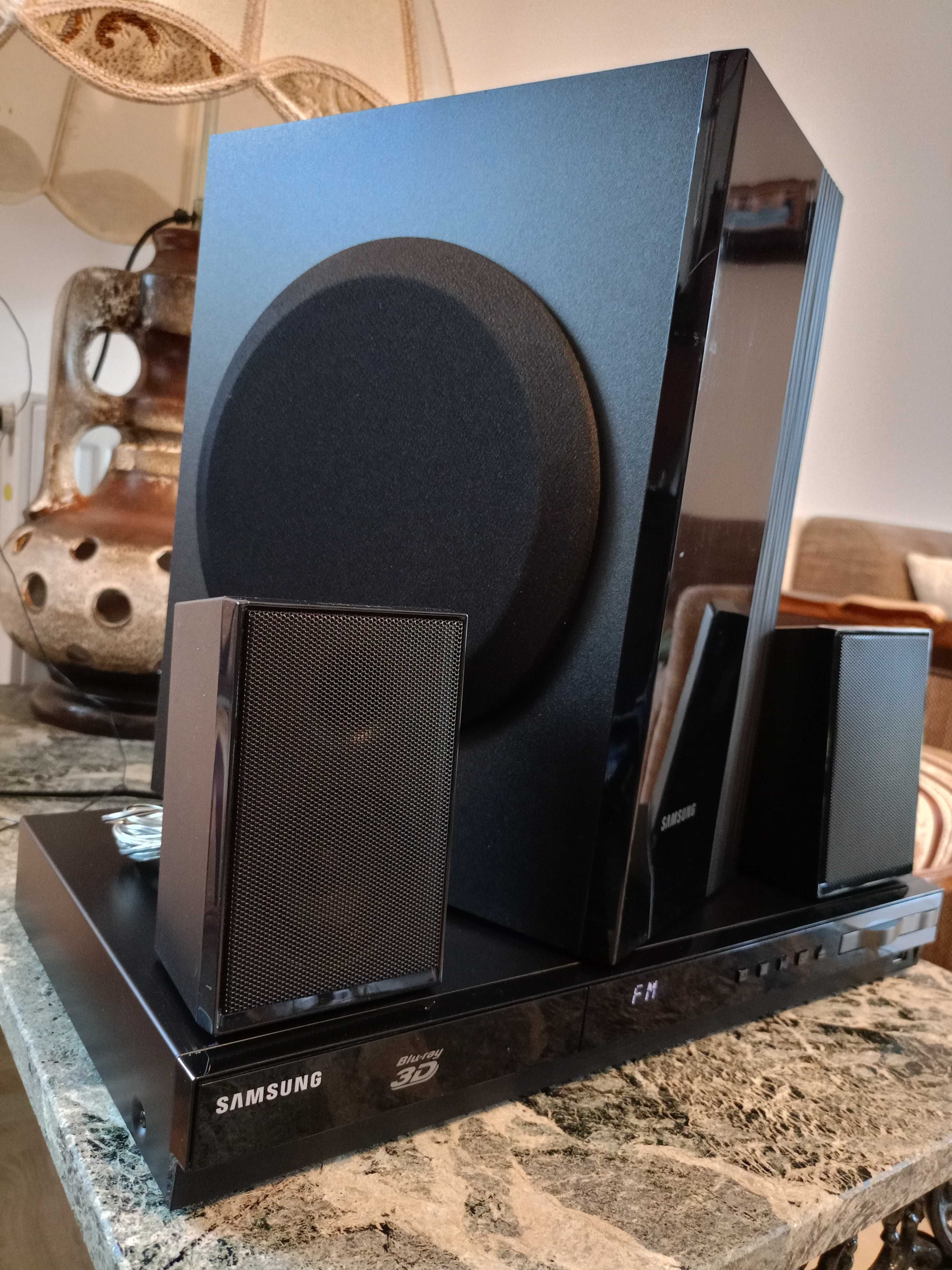 Kino domowe SAMSUNG HT-E4200 Smart Blu-Ray 500W