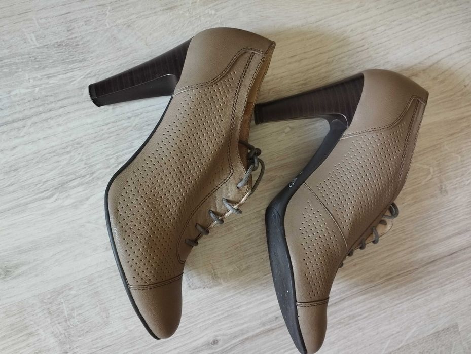 Жіночі чоботи, жіноче весняне взуття. ботільйони. Шкіра