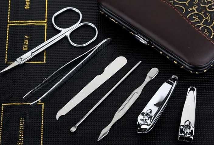 Zestaw do paznokci - przybornik do manicure w etui 7 elementów.