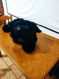 Cão  de peluche preto