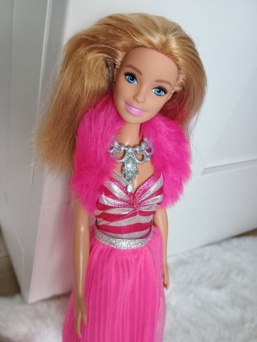 Barbie z ubrankami i dodatkami