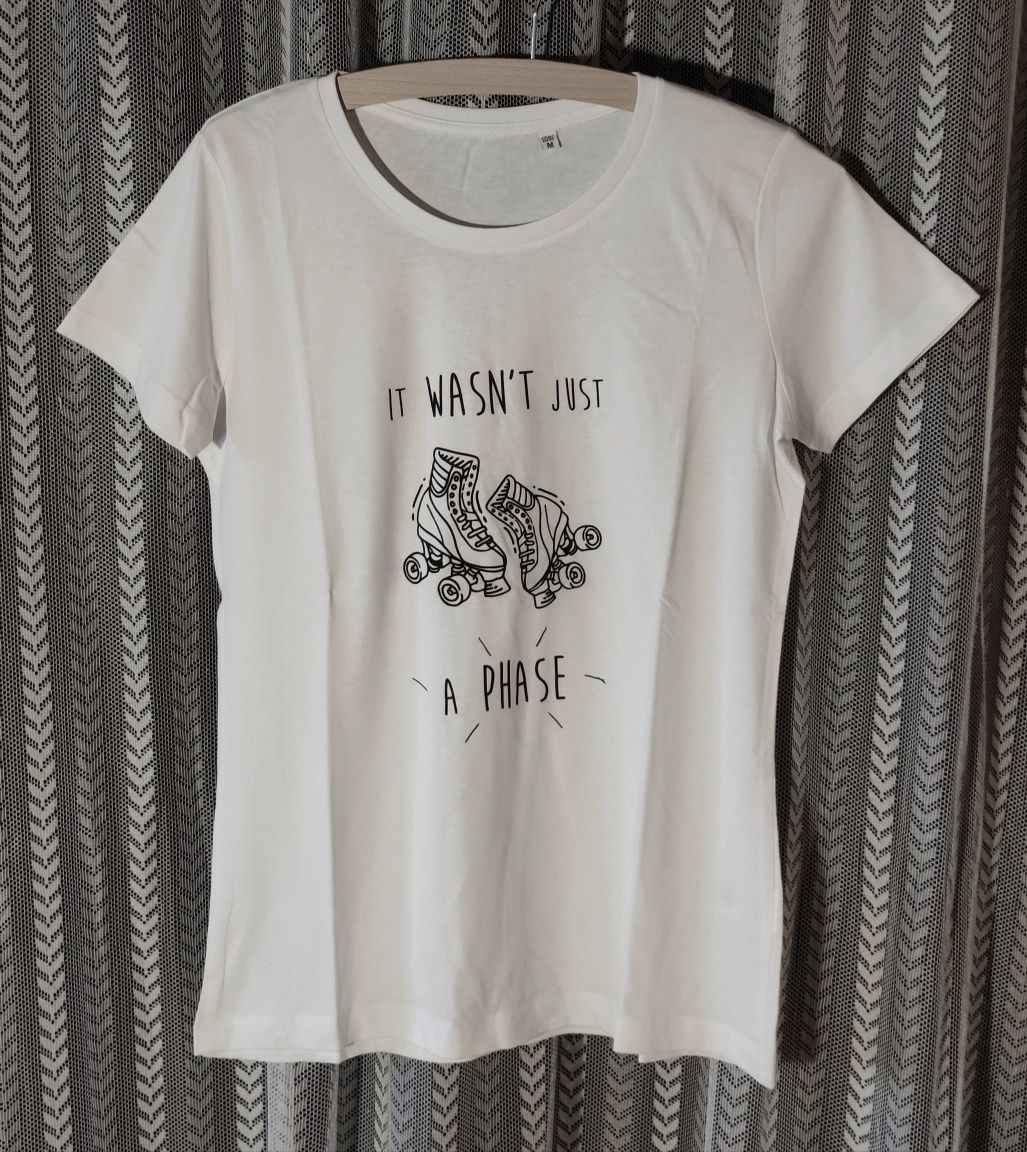 T-shirts  "Não Era Apenas Uma Fase" brancas mulher