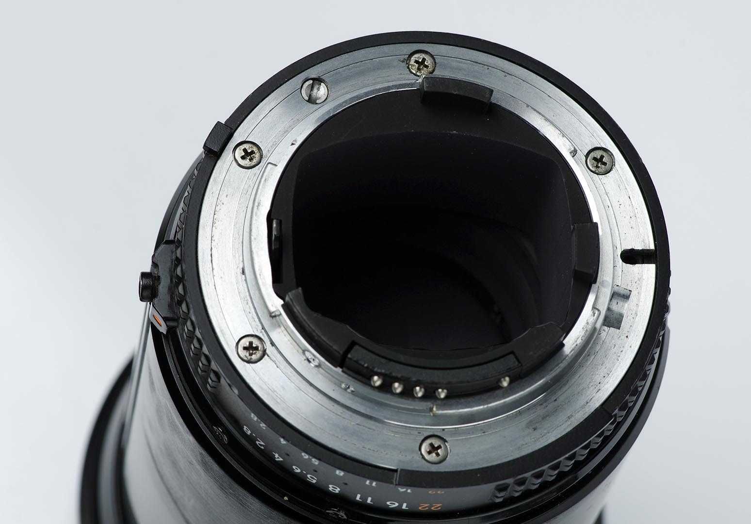 AF Nikkor 180 mm 1:2.8 ED (IF) – розкішний телеоб’єктив/ портретник.