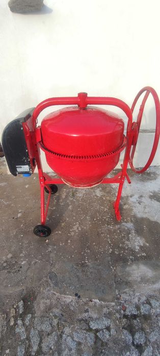 Betoneira elétrica 130 L