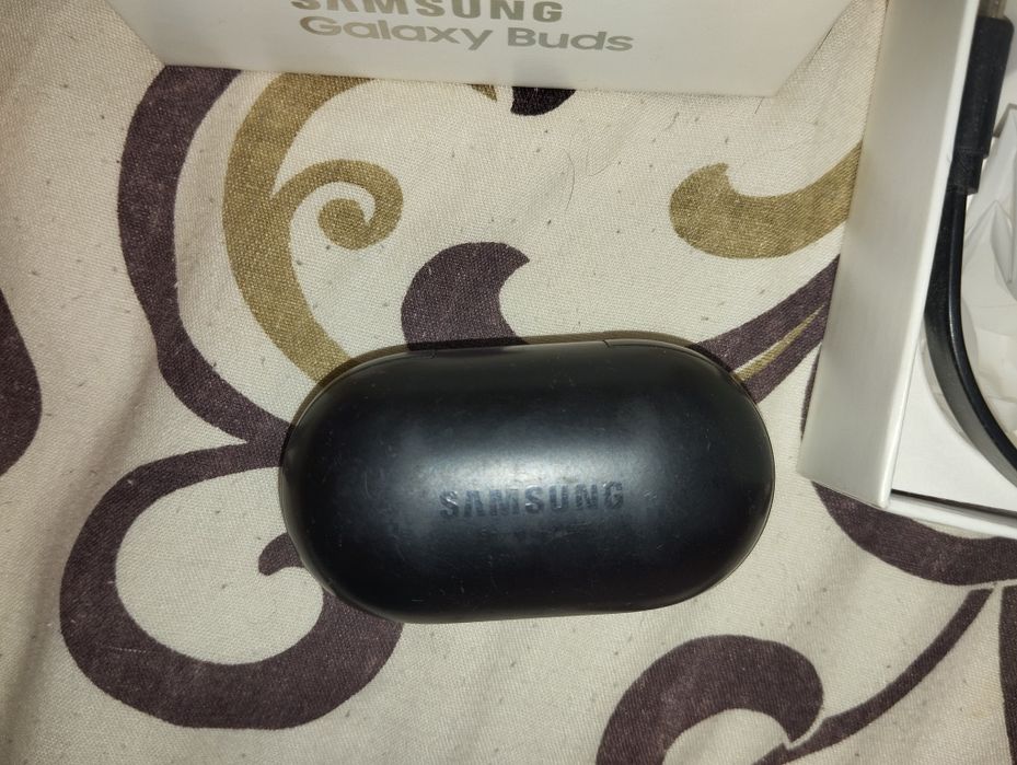 Наушники Samsung galaxy buds