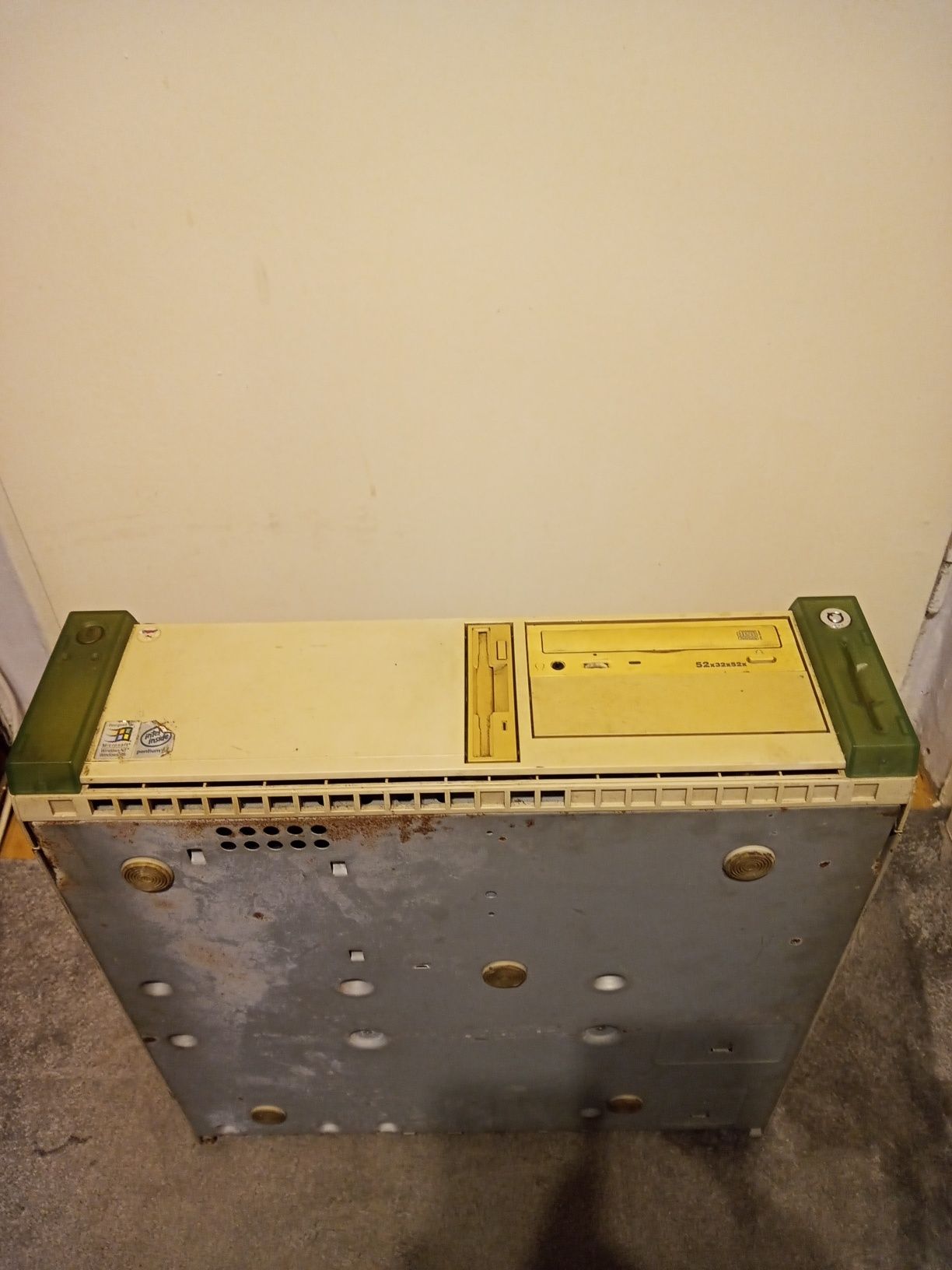 Stary komputer Fujitsu Siemens Pentium 3