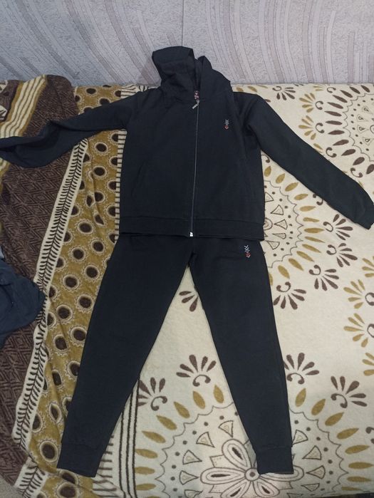 Дитячий костюм продам