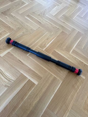 Drążek rozporowy, regulowany do podciągania