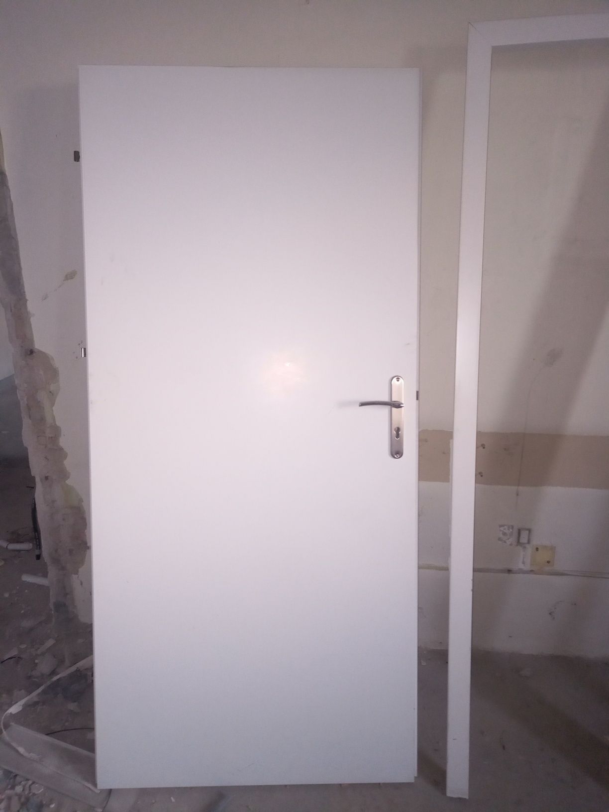 Drzwi wewnętrzne. Prawe. 90 cm.
