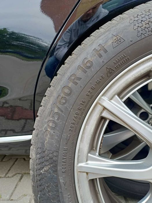 Sprzedam opony zimowe na felgach od Mercedesa  4 sztuki.