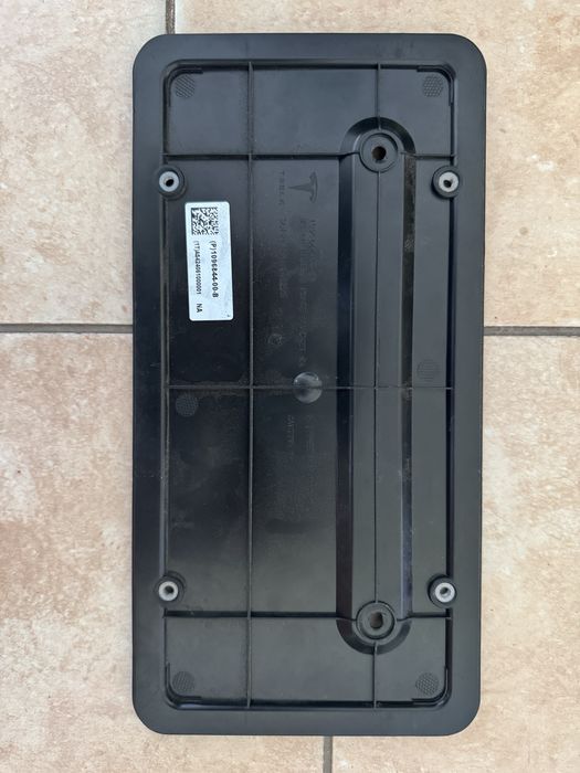 Задній подіум номерного знаку Tesla 3/Y 1096844-00-B