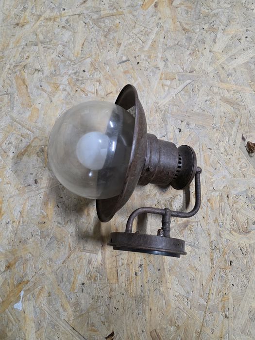 Lampa zewnętrzna metalowa