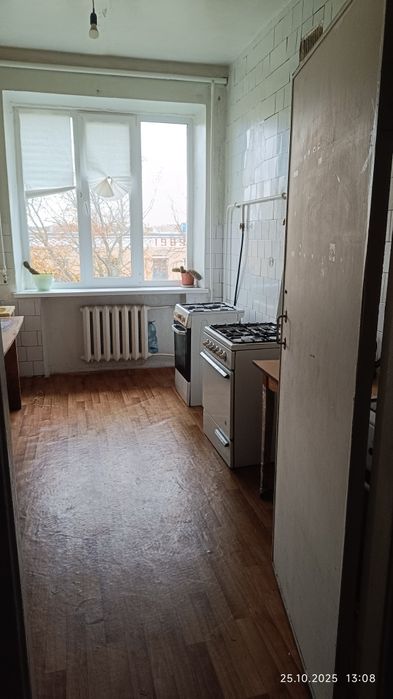 Сдам в долгосрочную аренду комнату .