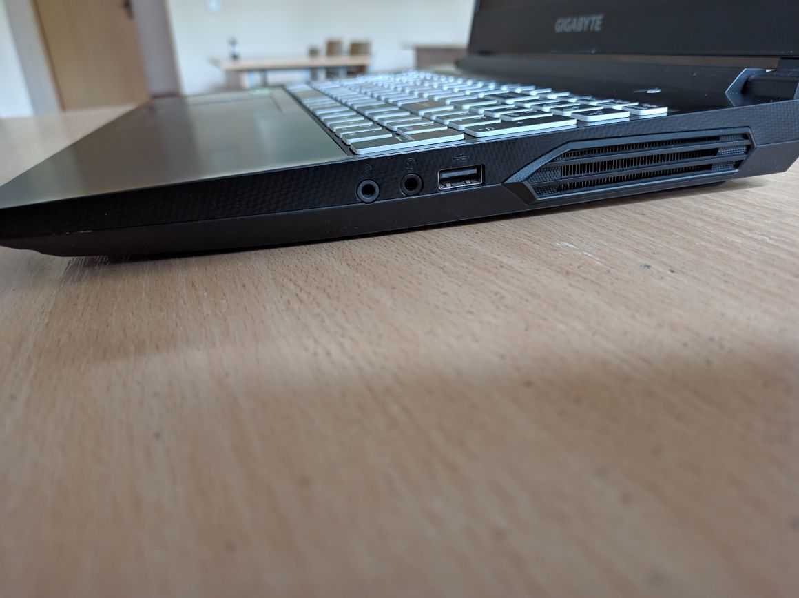 Ігровий ноутбук  Gigabyte A5K1