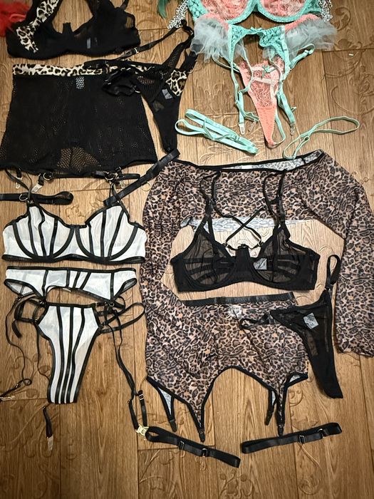 Комплект еротичної білизни труси ліф гартери пояс перчатки белье