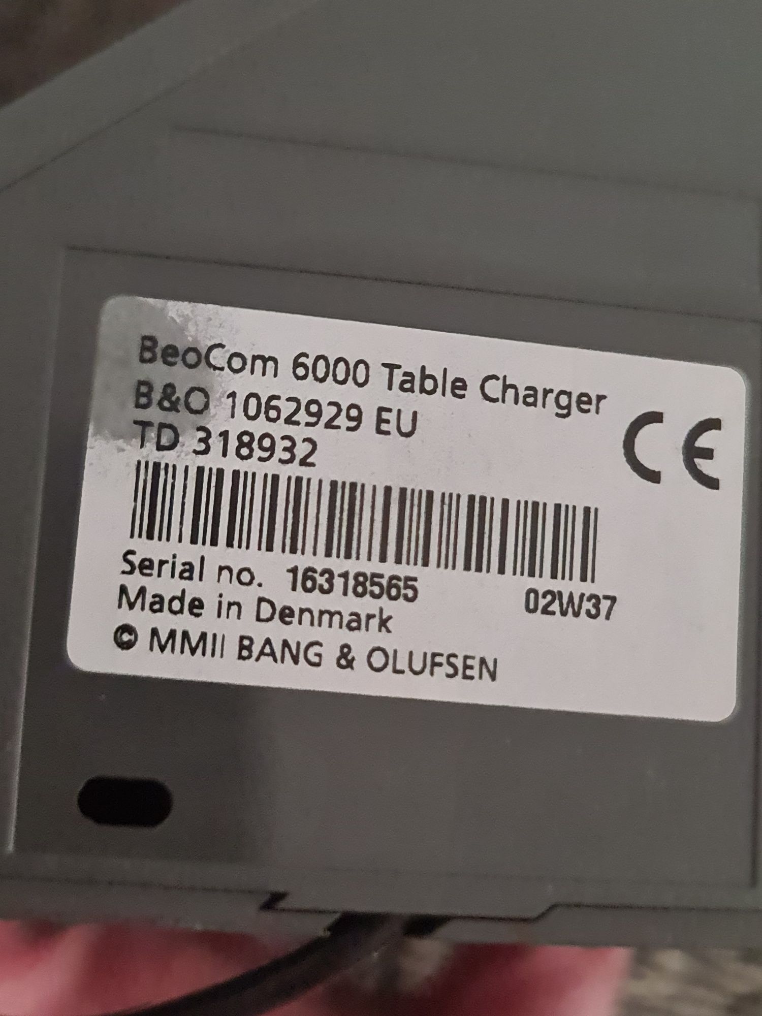 O BeoCom 6000 é um sistema telefónico digital sem fios da Bang & Olufs
