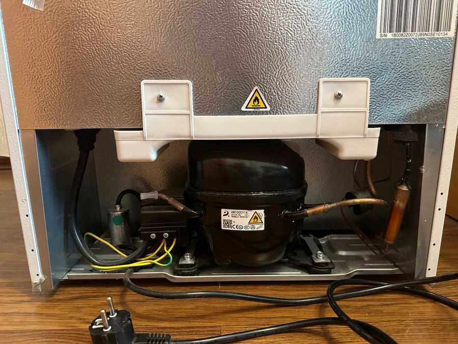 Однокамерний холодильник Hisense RR106D4CWE (82 л)