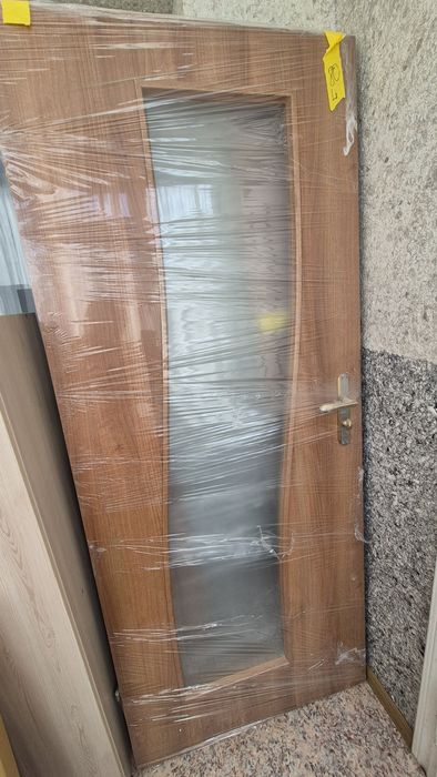 Двері4 шт.нові з коробками,лиштвою,ручками,та завісами,повний комплект