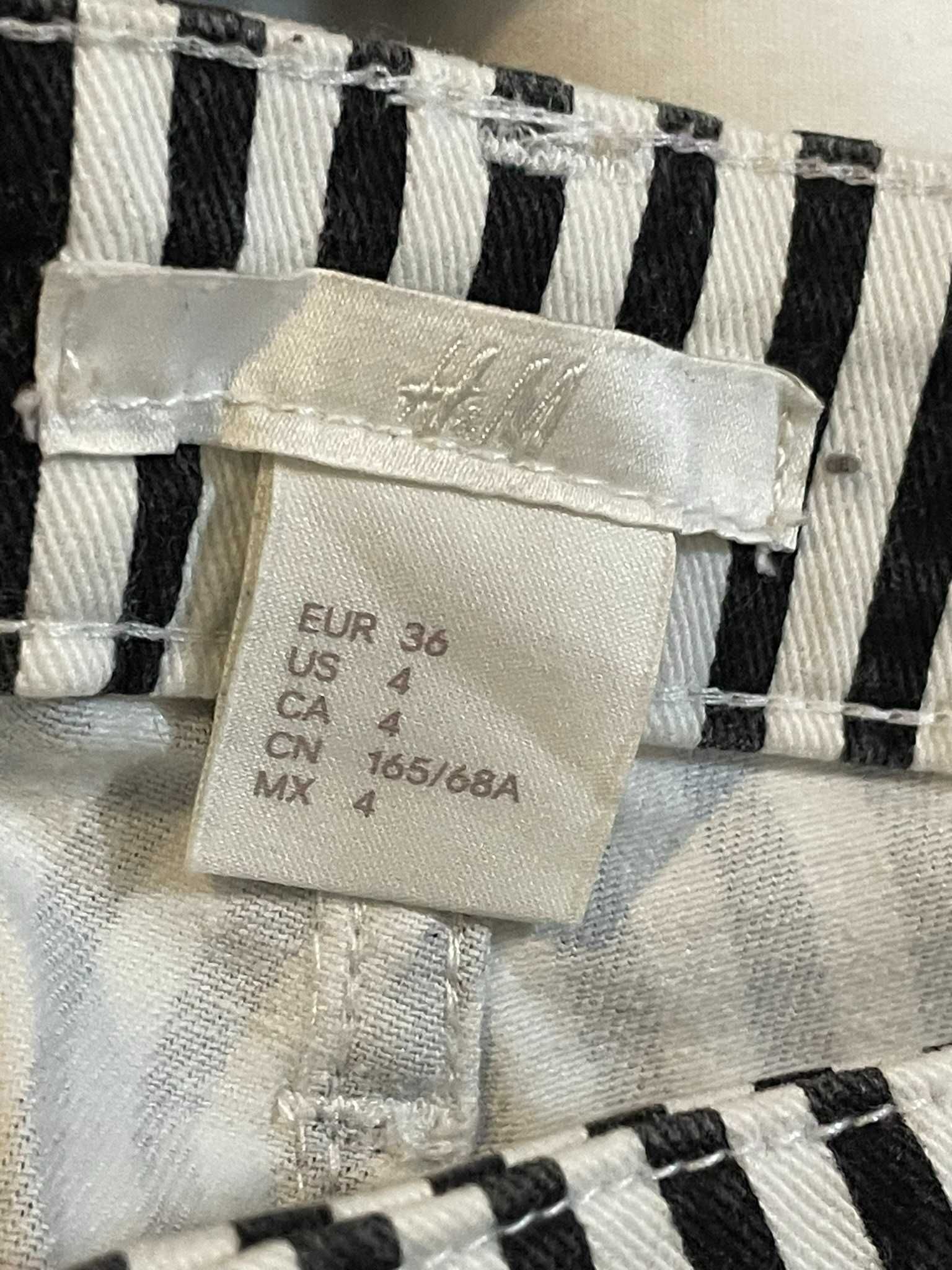 Calções ás riscas curtos h&M