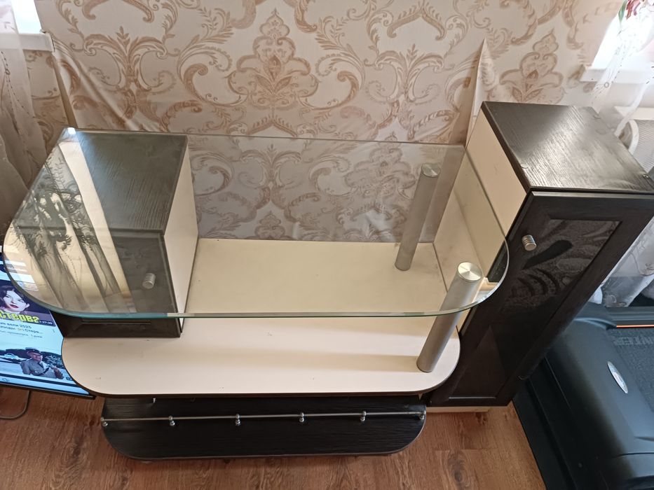 Столик под телевизор