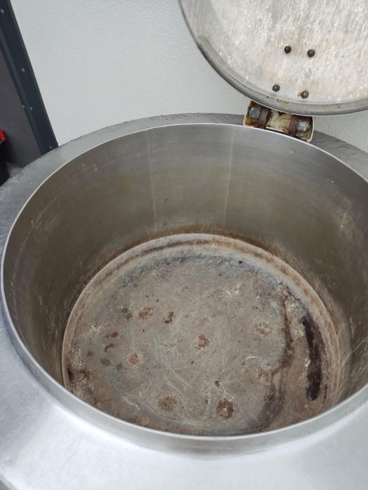 Kocioł warzelny, do patrzenia wędlin.