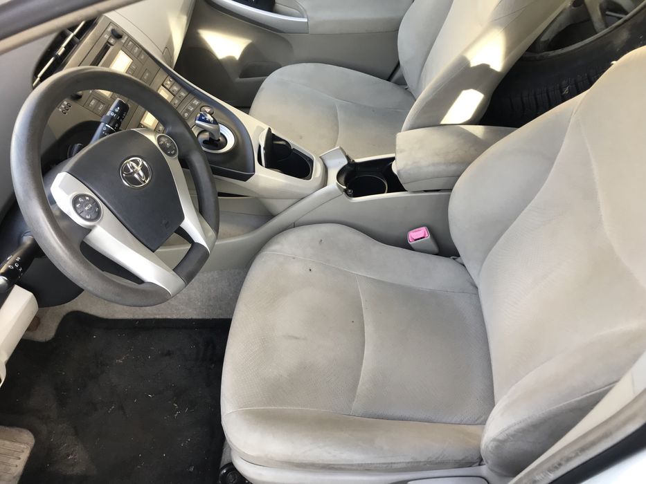 Cały na czesci Toyota prius III kod lakieru  070