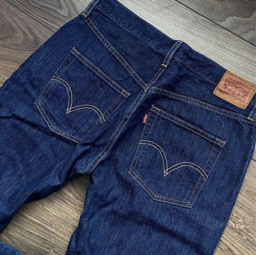 Джинсы Levis