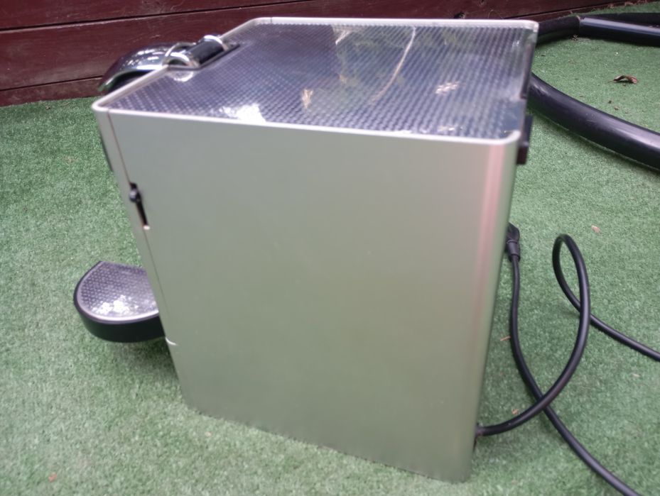 Ekspres kapsułkowy ciśnieniowy DeLonghi Nespresso EN 720.M 1300W