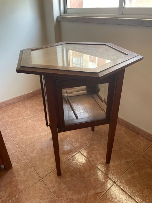 Móvel vitrine estrelado