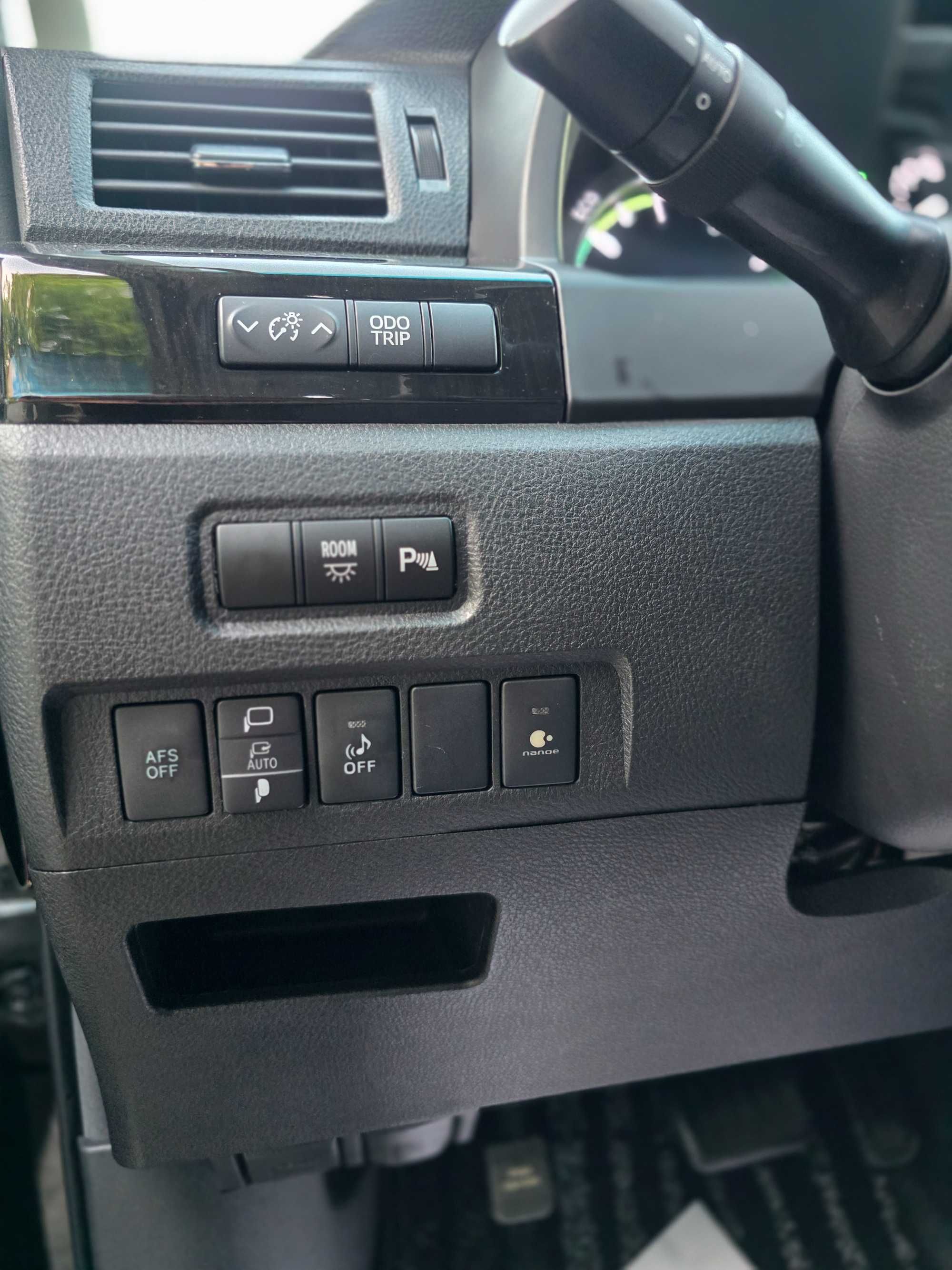 Toyota Vellfire 2012 Гибрид 2,4л вариатор
