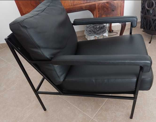 Cadeira Ihreborn Seventy, NOVA em pele preta e estrutura em metal
