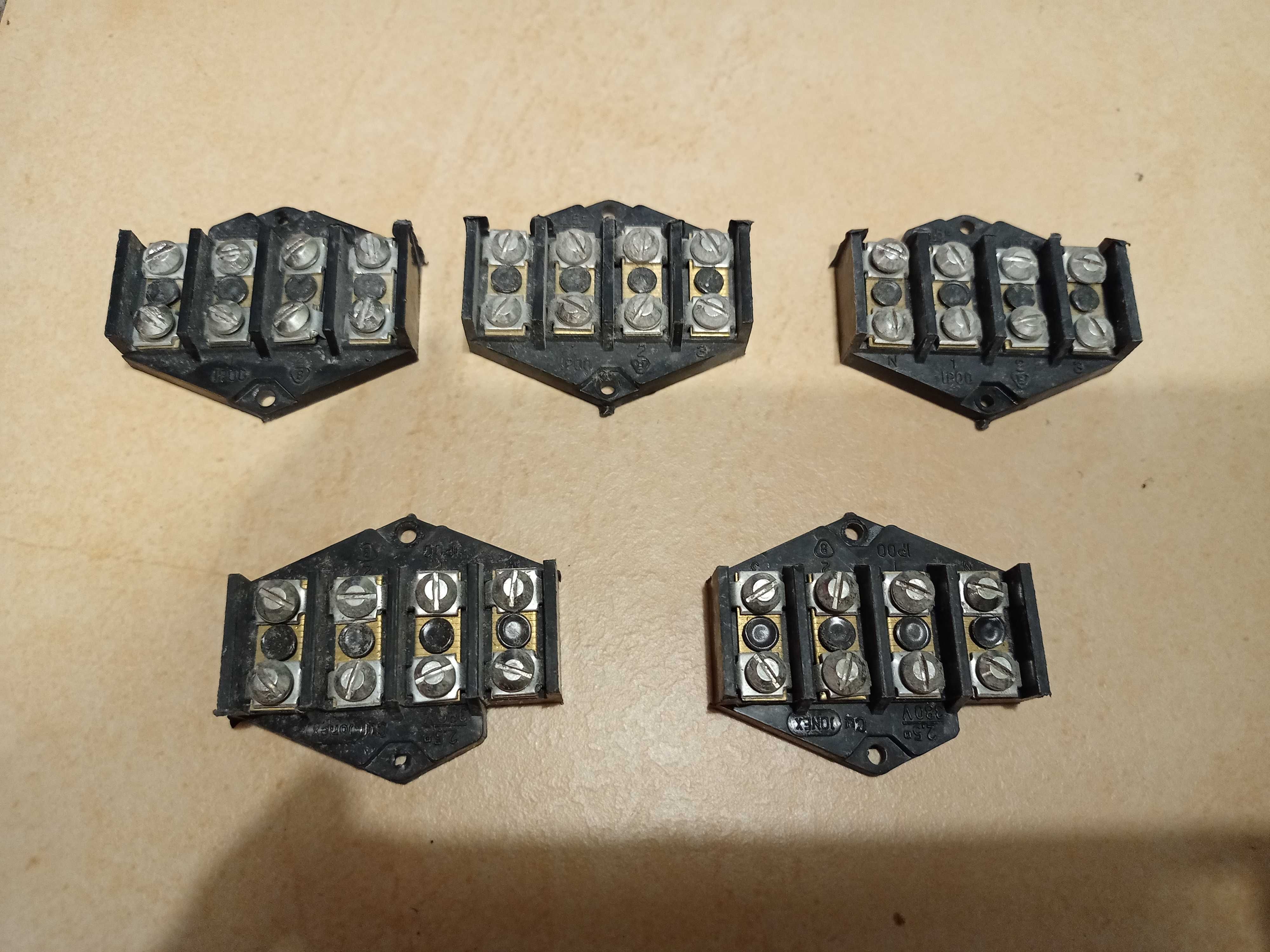 Zestaw połączeniowy Płytka odgałęźna 4 x 10 mm
