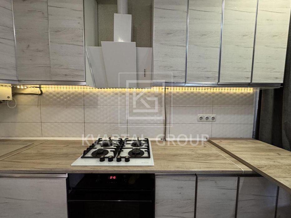 Велика однокімнатна з ремонтом, однушка з газом