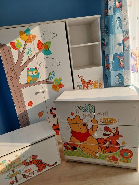Zestaw mebli z Kubusiem Puchatkiem + łóżko dziecięce