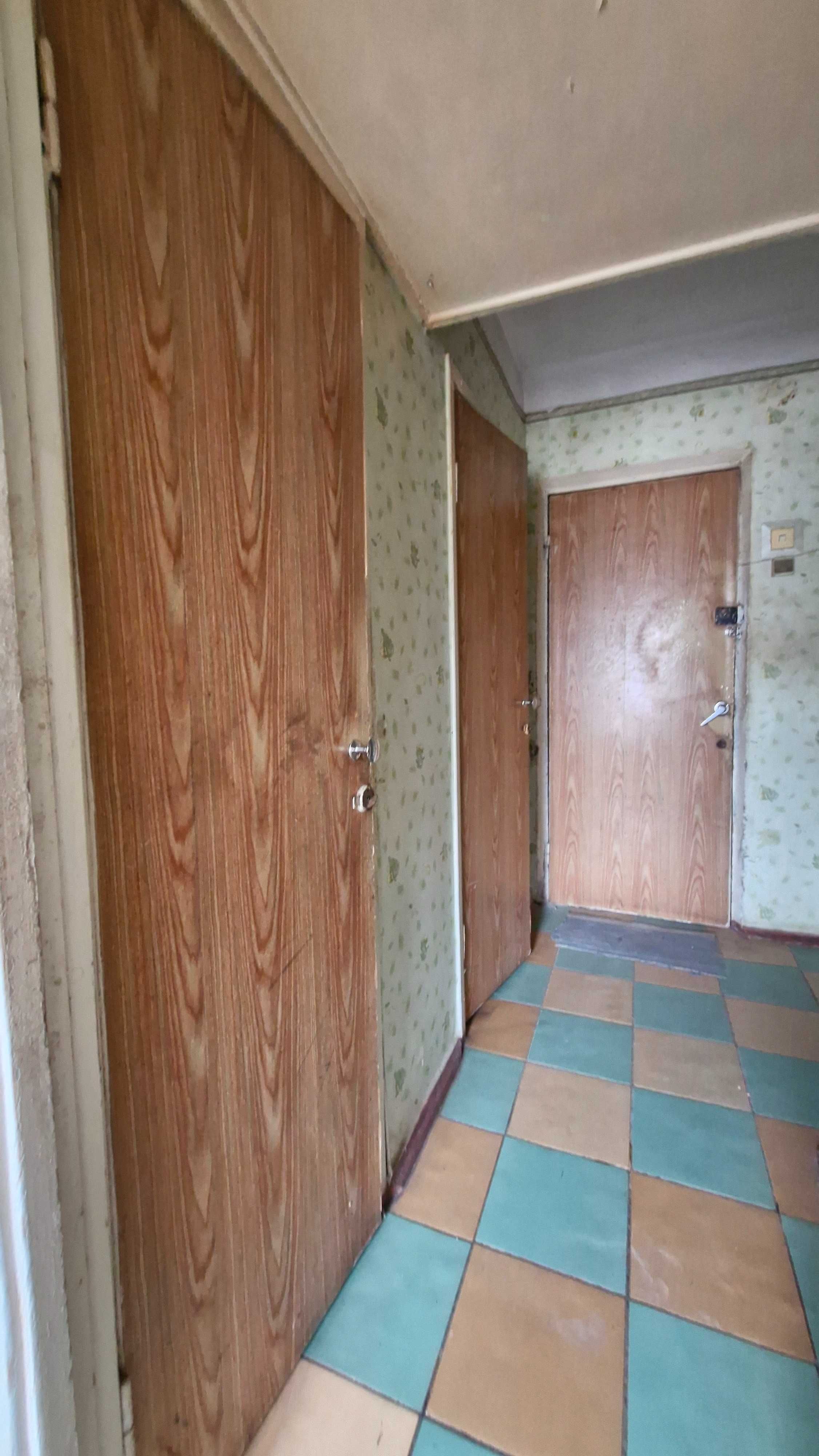 Продам 3-комн "чешку" на Бабурке, пр. Юбилейный, под ремонт.