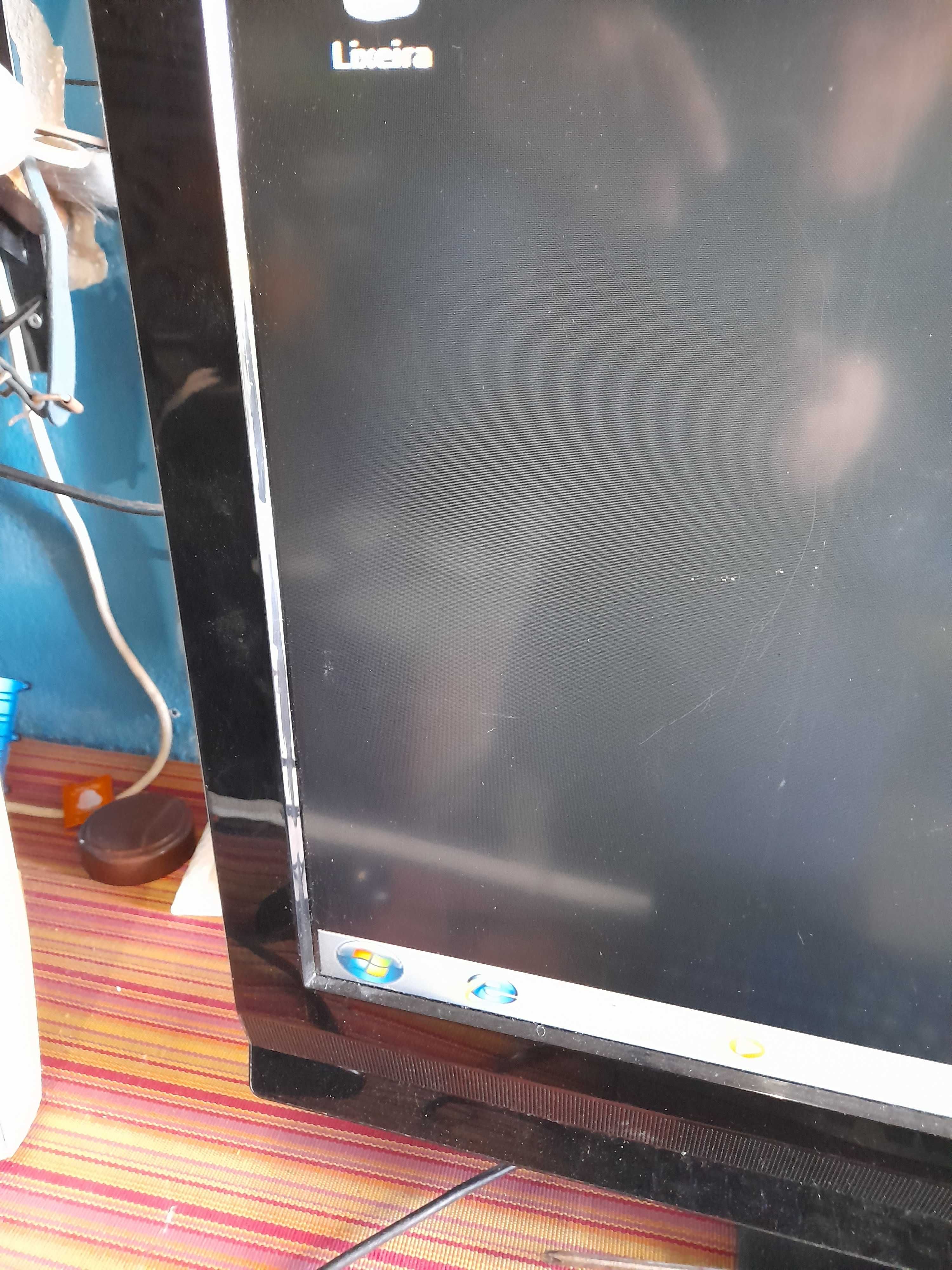 computador de secretaria a funcionar muito bem