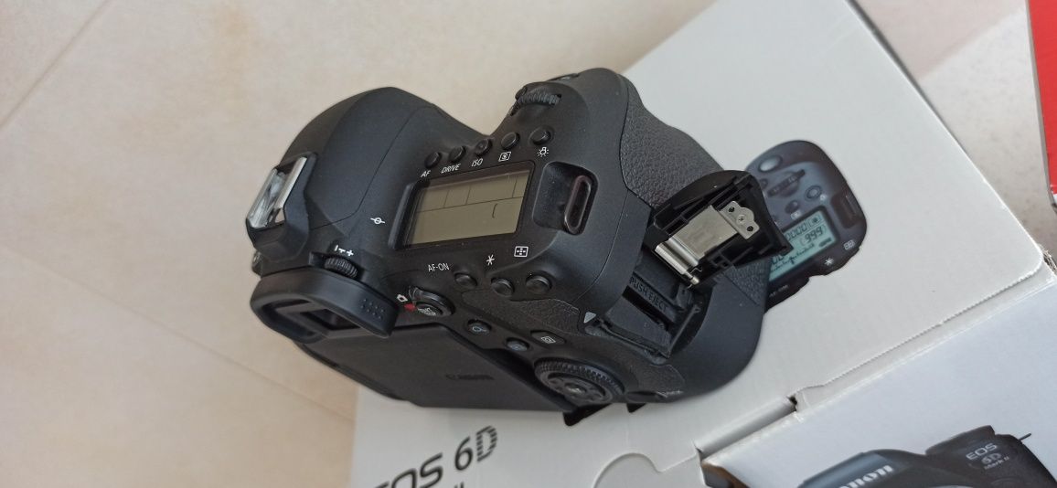 Aparat lusterkowiec Canon EOS 6D Mark II + Grip + mikrofon